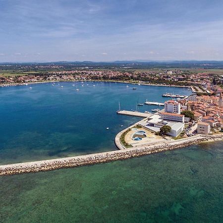 Lovely Apartment In Umag With Kitchen Exteriör bild