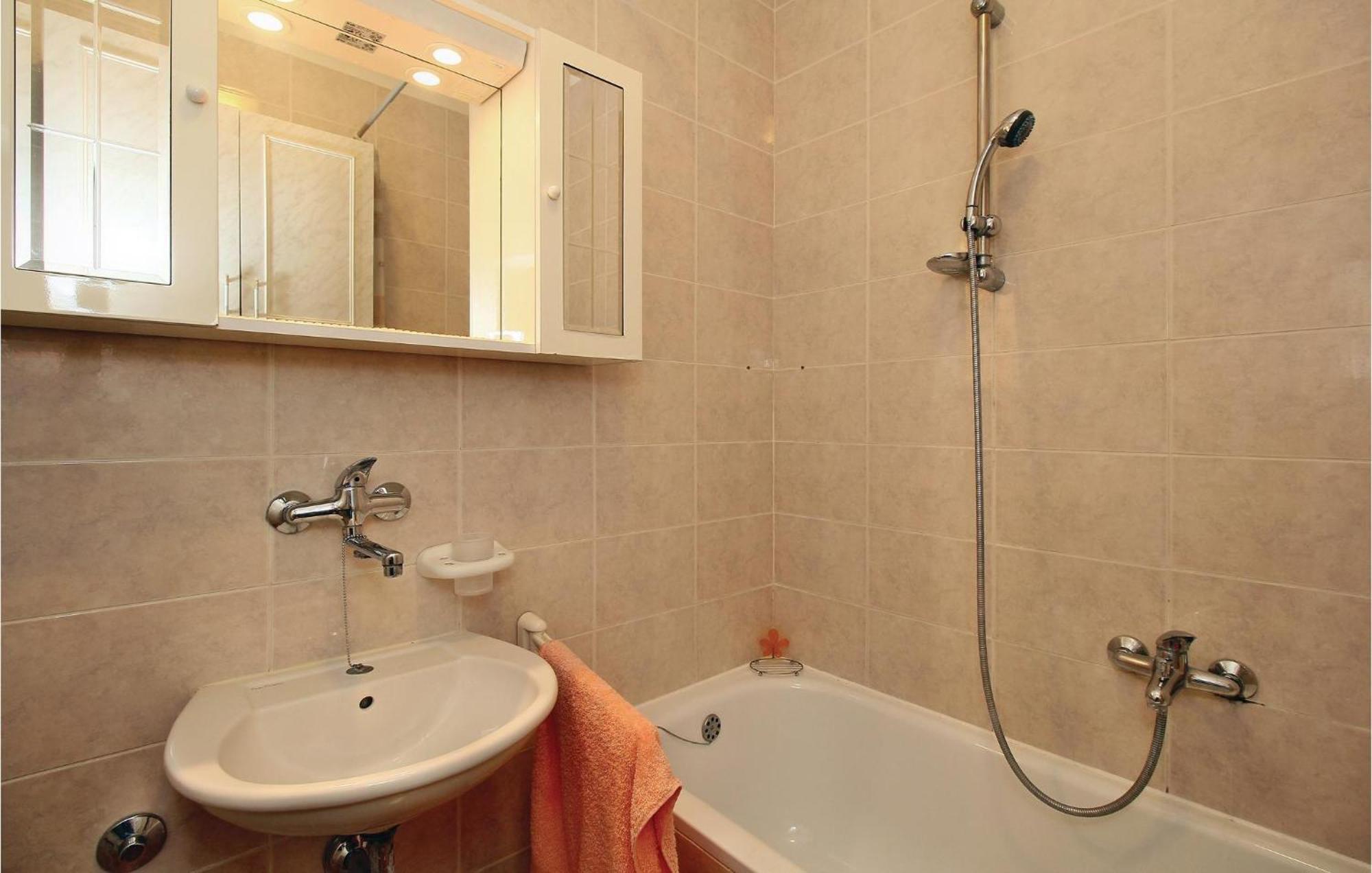 Lovely Apartment In Umag With Kitchen Exteriör bild