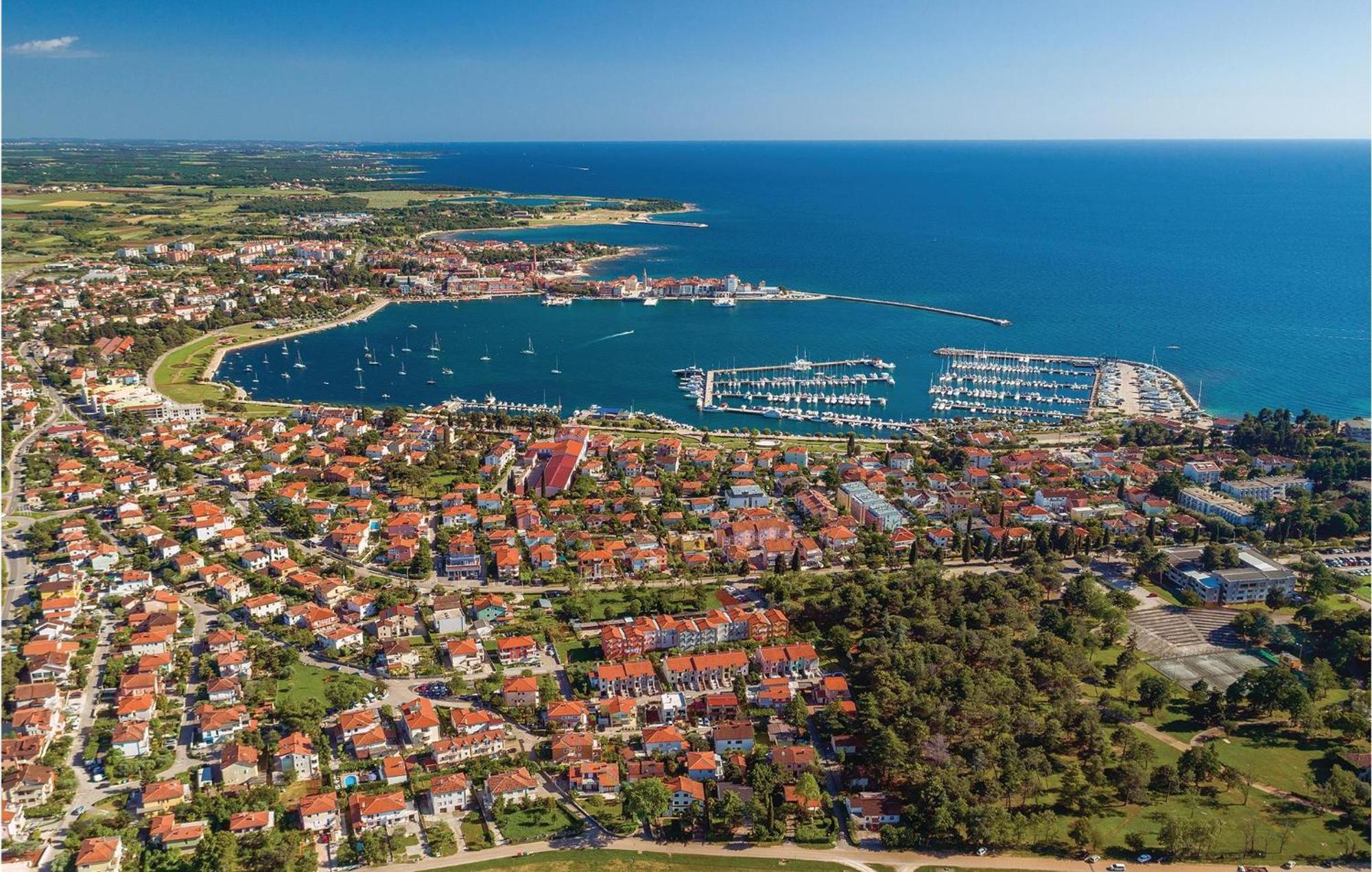 Lovely Apartment In Umag With Kitchen Exteriör bild