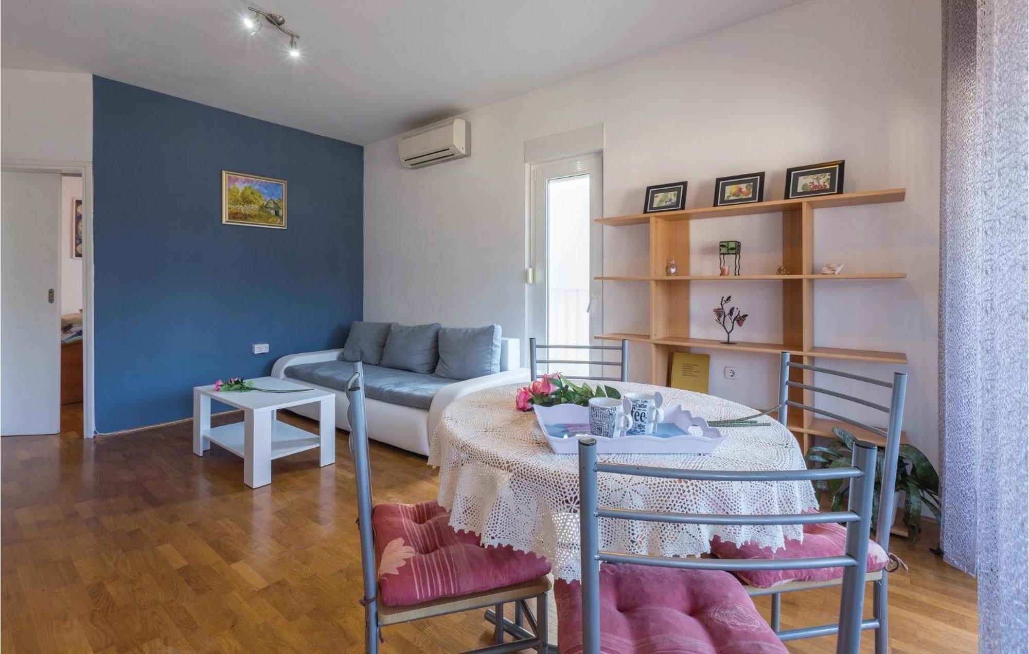 Lovely Apartment In Umag With Kitchen Exteriör bild