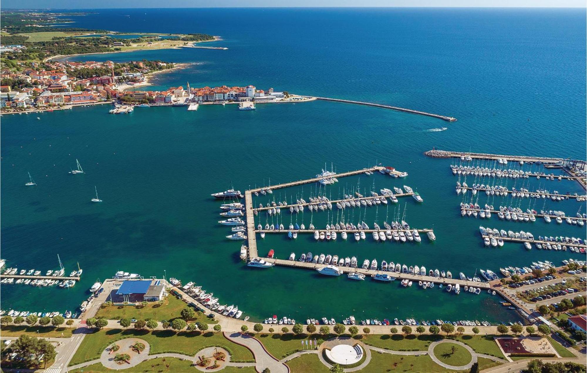 Lovely Apartment In Umag With Kitchen Exteriör bild