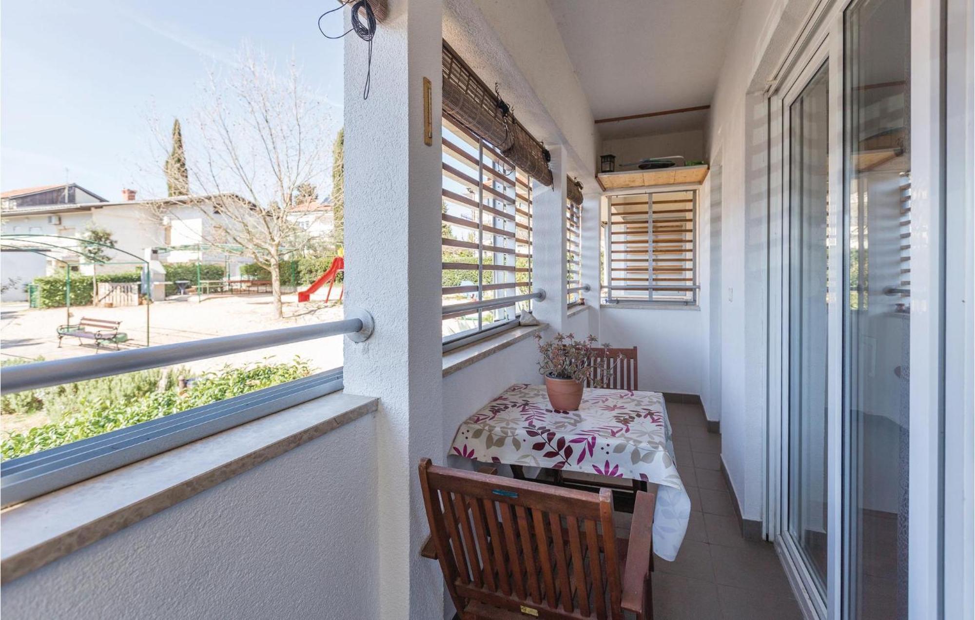 Lovely Apartment In Umag With Kitchen Exteriör bild