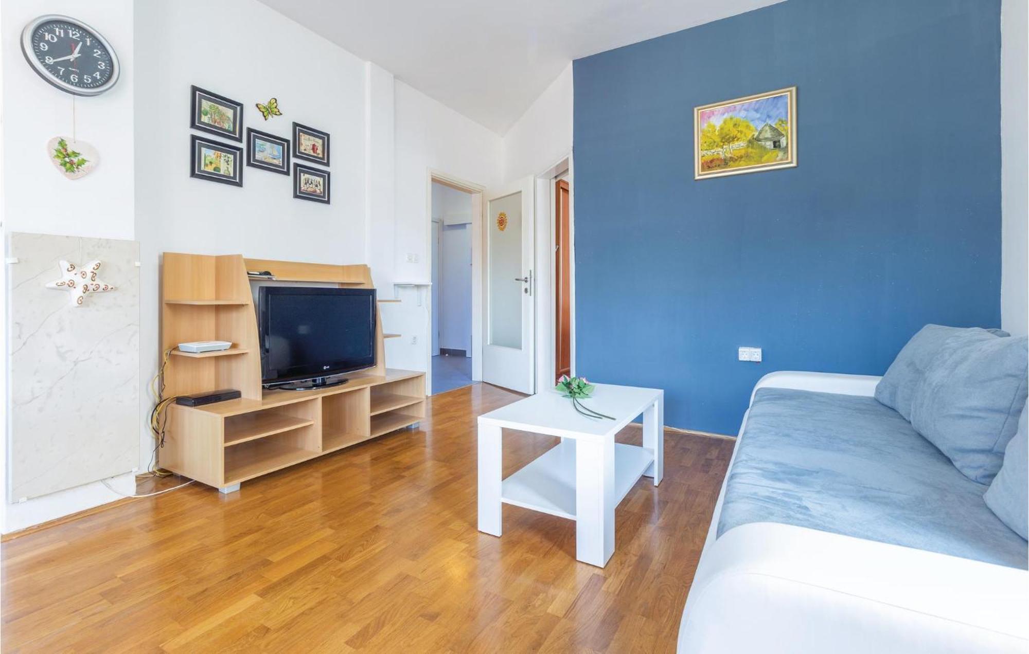 Lovely Apartment In Umag With Kitchen Exteriör bild