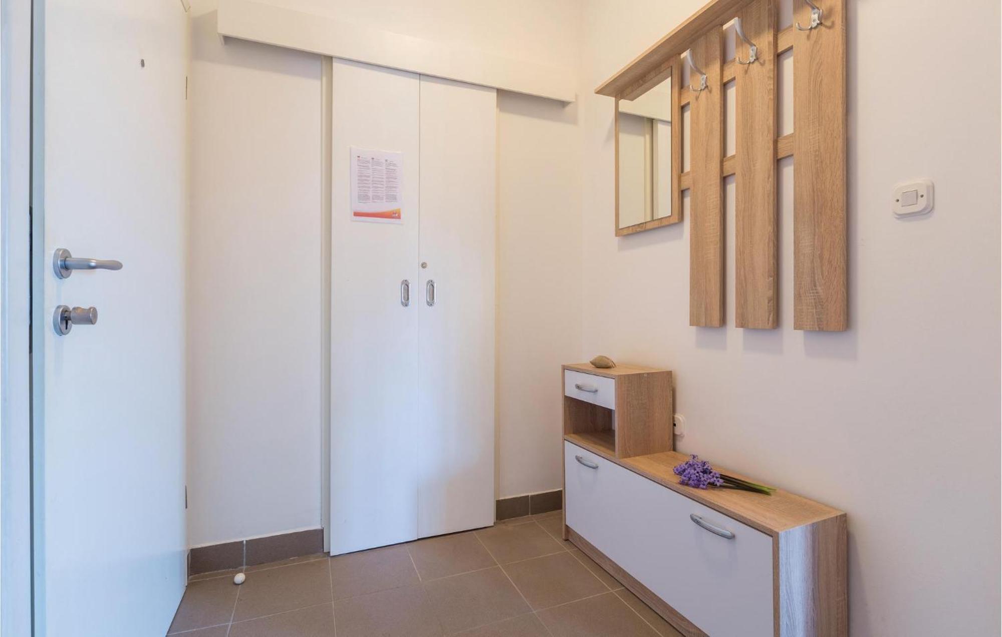 Lovely Apartment In Umag With Kitchen Exteriör bild